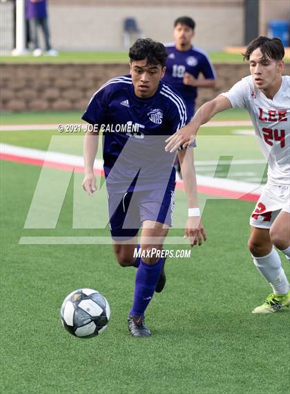 Thumbnail 2 in Lee [Robert E.] vs Jersey Village (UIL 6A State Semifinal) photogallery.