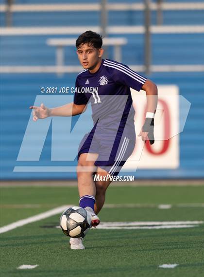 Thumbnail 1 in Lee [Robert E.] vs Jersey Village (UIL 6A State Semifinal) photogallery.