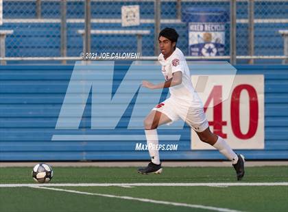Thumbnail 3 in Lee [Robert E.] vs Jersey Village (UIL 6A State Semifinal) photogallery.