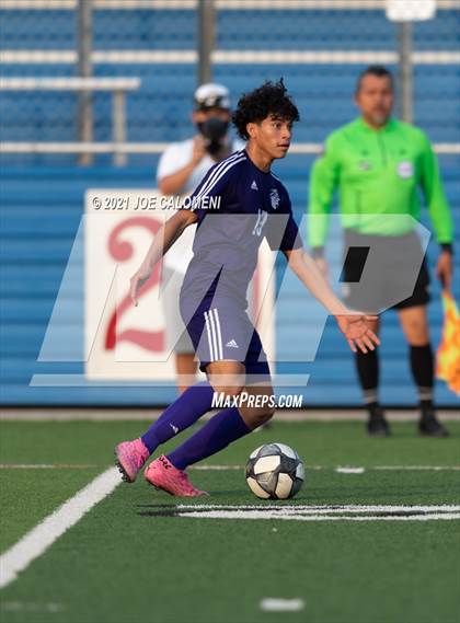 Thumbnail 2 in Lee [Robert E.] vs Jersey Village (UIL 6A State Semifinal) photogallery.