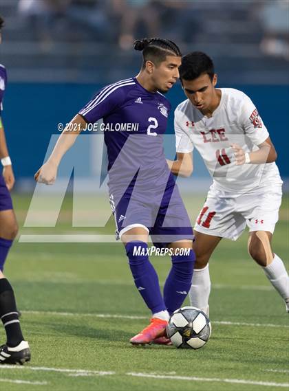 Thumbnail 2 in Lee [Robert E.] vs Jersey Village (UIL 6A State Semifinal) photogallery.