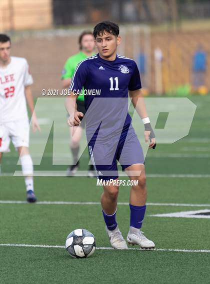 Thumbnail 3 in Lee [Robert E.] vs Jersey Village (UIL 6A State Semifinal) photogallery.