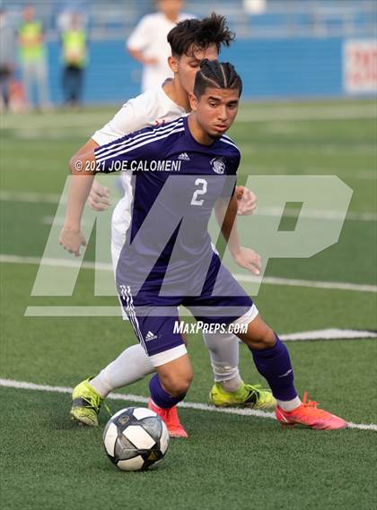 Thumbnail 2 in Lee [Robert E.] vs Jersey Village (UIL 6A State Semifinal) photogallery.