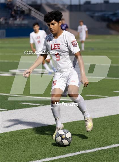 Thumbnail 3 in Lee [Robert E.] vs Jersey Village (UIL 6A State Semifinal) photogallery.