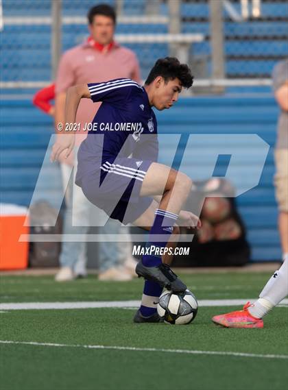Thumbnail 2 in Lee [Robert E.] vs Jersey Village (UIL 6A State Semifinal) photogallery.