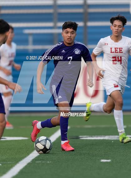 Thumbnail 1 in Lee [Robert E.] vs Jersey Village (UIL 6A State Semifinal) photogallery.