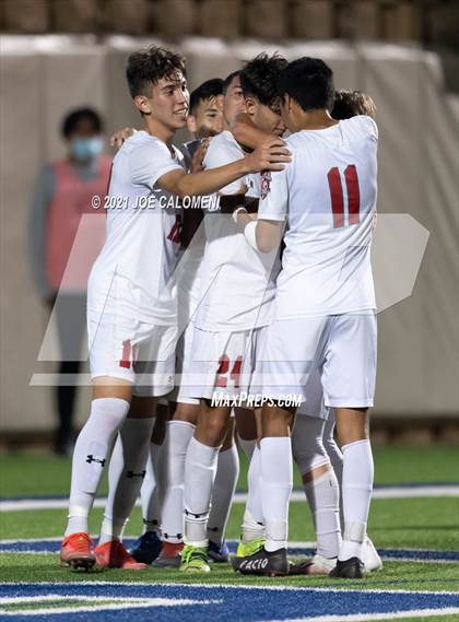 Thumbnail 1 in Lee [Robert E.] vs Jersey Village (UIL 6A State Semifinal) photogallery.