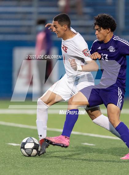 Thumbnail 2 in Lee [Robert E.] vs Jersey Village (UIL 6A State Semifinal) photogallery.