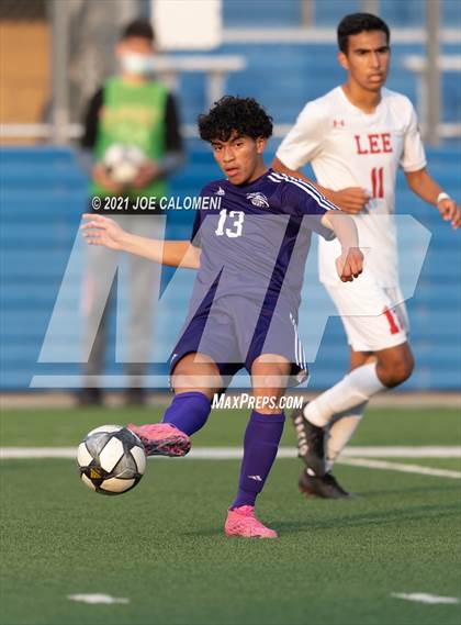 Thumbnail 2 in Lee [Robert E.] vs Jersey Village (UIL 6A State Semifinal) photogallery.