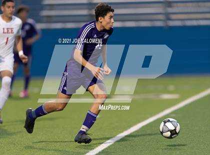 Thumbnail 3 in Lee [Robert E.] vs Jersey Village (UIL 6A State Semifinal) photogallery.