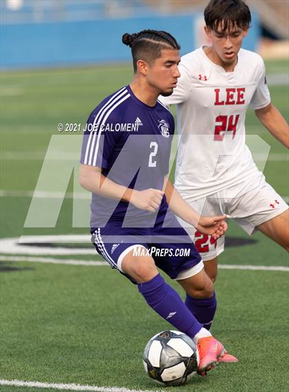 Thumbnail 3 in Lee [Robert E.] vs Jersey Village (UIL 6A State Semifinal) photogallery.