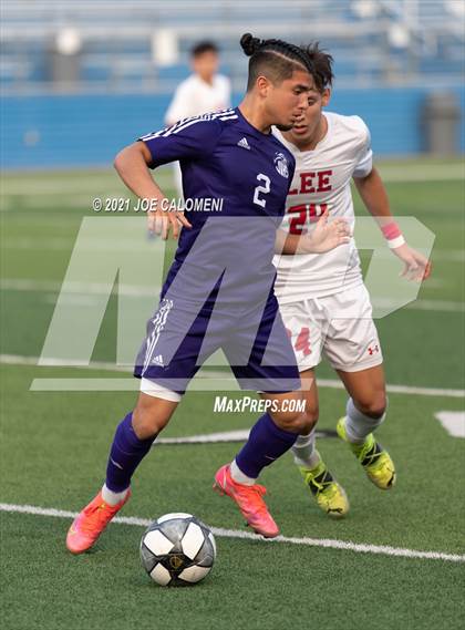 Thumbnail 2 in Lee [Robert E.] vs Jersey Village (UIL 6A State Semifinal) photogallery.