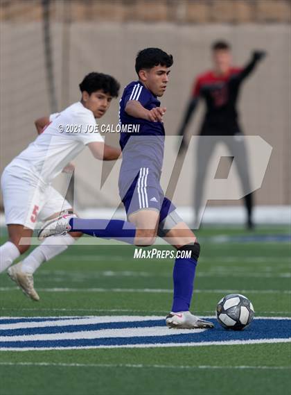 Thumbnail 1 in Lee [Robert E.] vs Jersey Village (UIL 6A State Semifinal) photogallery.