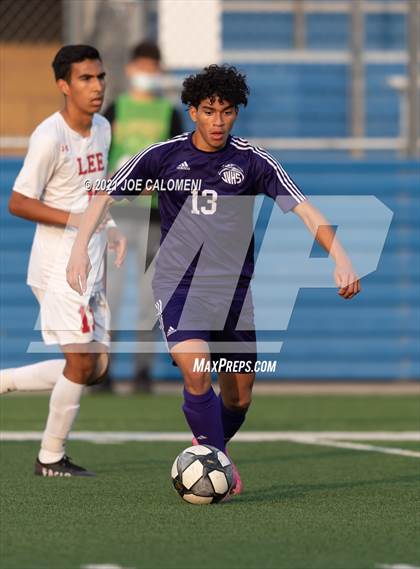 Thumbnail 3 in Lee [Robert E.] vs Jersey Village (UIL 6A State Semifinal) photogallery.