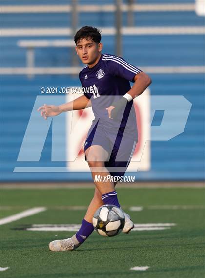 Thumbnail 2 in Lee [Robert E.] vs Jersey Village (UIL 6A State Semifinal) photogallery.