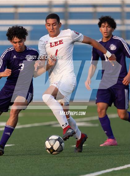 Thumbnail 2 in Lee [Robert E.] vs Jersey Village (UIL 6A State Semifinal) photogallery.