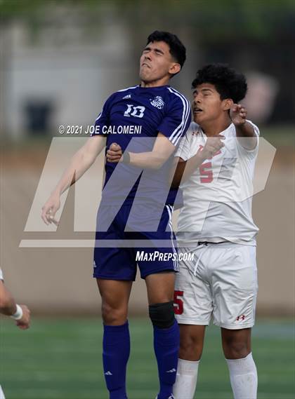 Thumbnail 1 in Lee [Robert E.] vs Jersey Village (UIL 6A State Semifinal) photogallery.