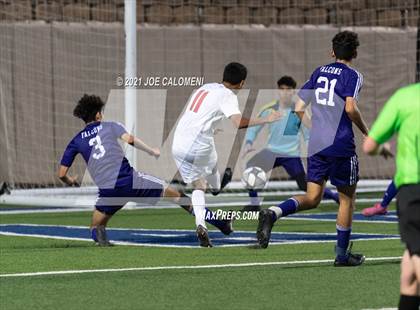 Thumbnail 1 in Lee [Robert E.] vs Jersey Village (UIL 6A State Semifinal) photogallery.