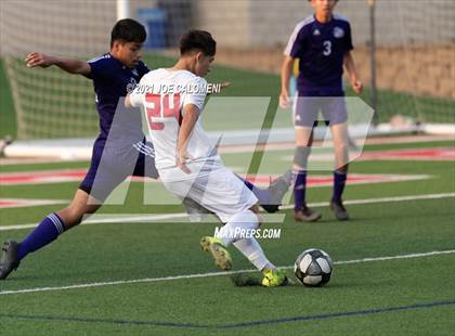 Thumbnail 1 in Lee [Robert E.] vs Jersey Village (UIL 6A State Semifinal) photogallery.