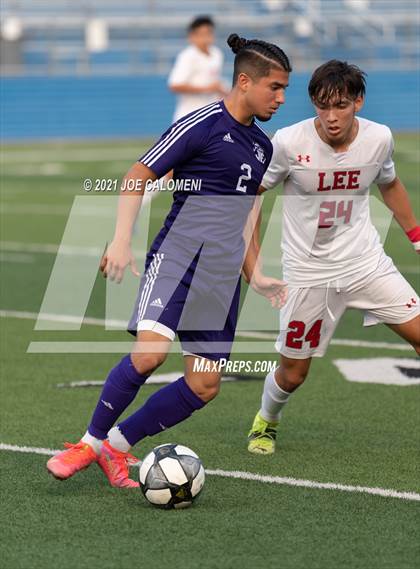 Thumbnail 3 in Lee [Robert E.] vs Jersey Village (UIL 6A State Semifinal) photogallery.