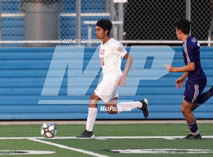Thumbnail 3 in Lee [Robert E.] vs Jersey Village (UIL 6A State Semifinal) photogallery.