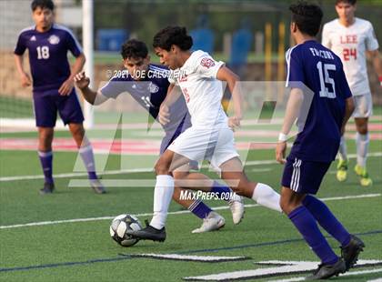 Thumbnail 2 in Lee [Robert E.] vs Jersey Village (UIL 6A State Semifinal) photogallery.