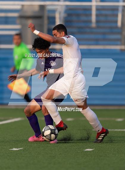 Thumbnail 3 in Lee [Robert E.] vs Jersey Village (UIL 6A State Semifinal) photogallery.