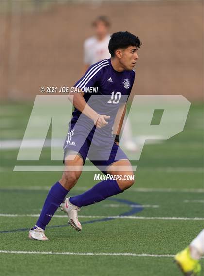 Thumbnail 3 in Lee [Robert E.] vs Jersey Village (UIL 6A State Semifinal) photogallery.