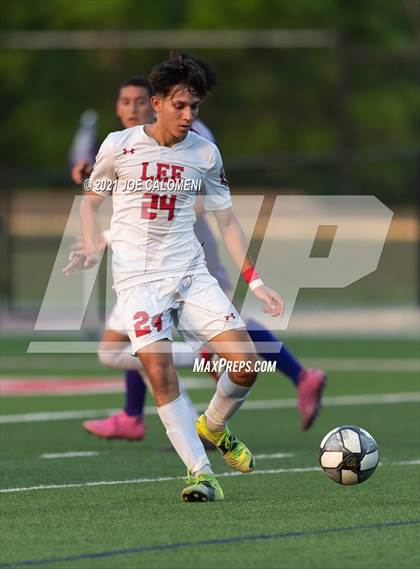Thumbnail 2 in Lee [Robert E.] vs Jersey Village (UIL 6A State Semifinal) photogallery.