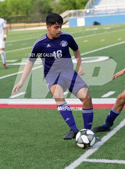 Thumbnail 3 in Lee [Robert E.] vs Jersey Village (UIL 6A State Semifinal) photogallery.