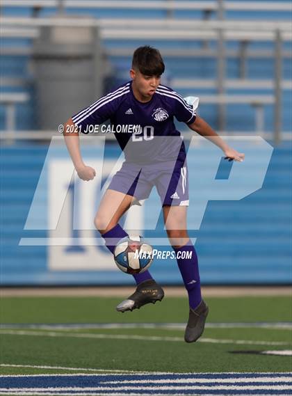 Thumbnail 1 in Lee [Robert E.] vs Jersey Village (UIL 6A State Semifinal) photogallery.