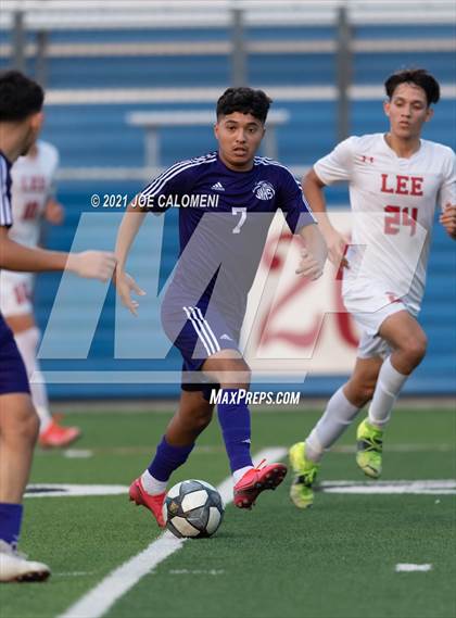 Thumbnail 3 in Lee [Robert E.] vs Jersey Village (UIL 6A State Semifinal) photogallery.