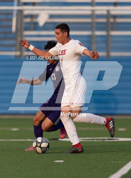 Thumbnail 2 in Lee [Robert E.] vs Jersey Village (UIL 6A State Semifinal) photogallery.