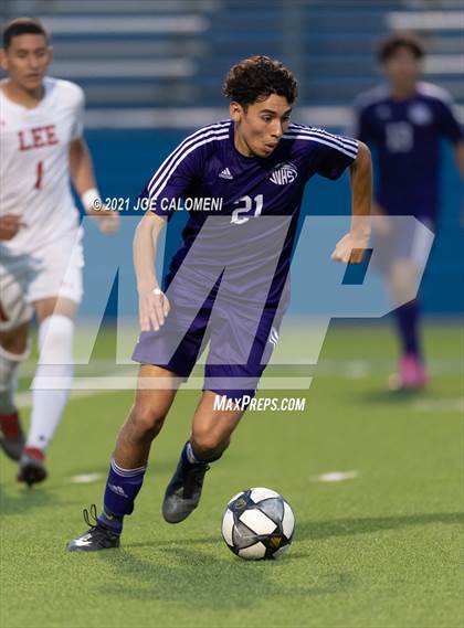 Thumbnail 2 in Lee [Robert E.] vs Jersey Village (UIL 6A State Semifinal) photogallery.