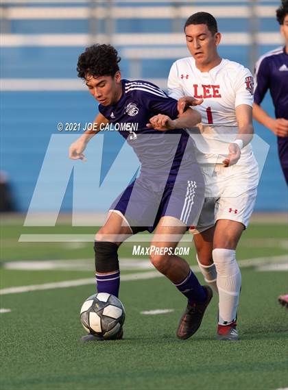 Thumbnail 1 in Lee [Robert E.] vs Jersey Village (UIL 6A State Semifinal) photogallery.
