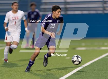 Thumbnail 2 in Lee [Robert E.] vs Jersey Village (UIL 6A State Semifinal) photogallery.