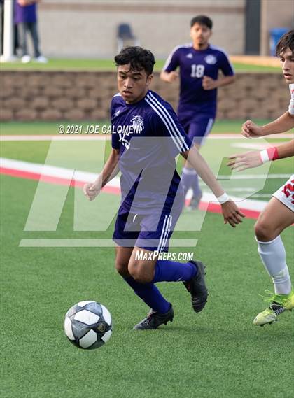Thumbnail 3 in Lee [Robert E.] vs Jersey Village (UIL 6A State Semifinal) photogallery.