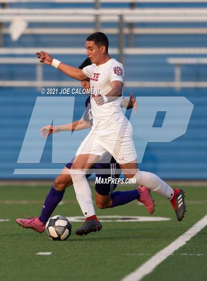 Thumbnail 1 in Lee [Robert E.] vs Jersey Village (UIL 6A State Semifinal) photogallery.