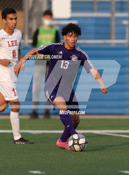 Thumbnail 2 in Lee [Robert E.] vs Jersey Village (UIL 6A State Semifinal) photogallery.