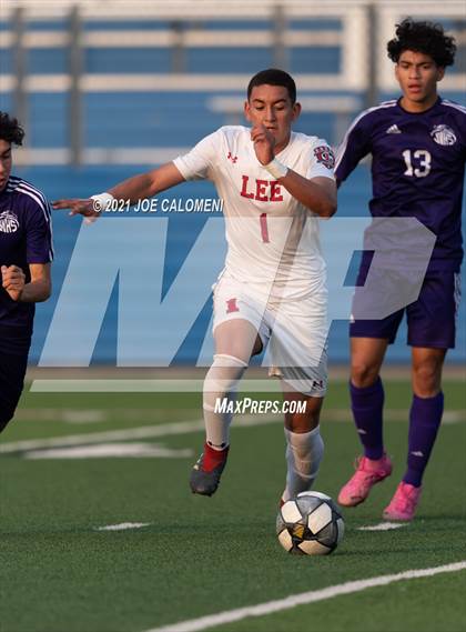 Thumbnail 3 in Lee [Robert E.] vs Jersey Village (UIL 6A State Semifinal) photogallery.
