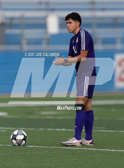 Thumbnail 1 in Lee [Robert E.] vs Jersey Village (UIL 6A State Semifinal) photogallery.