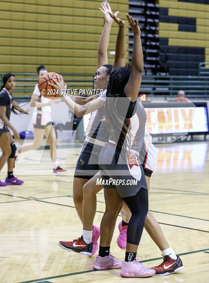 Thumbnail 3 in Clackamas vs Princeton ( Nike TOC) photogallery.