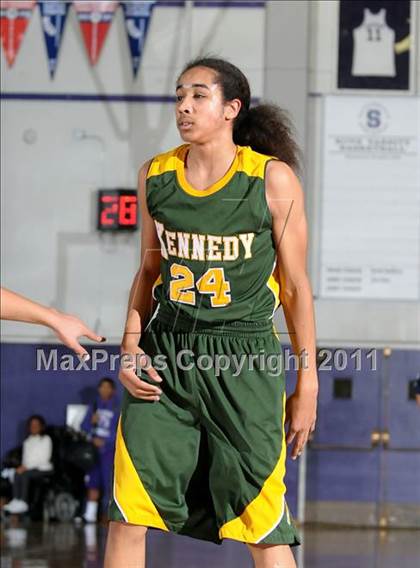 Thumbnail 2 in Kennedy vs. Pleasant Grove (St. Hope Elite Classic) photogallery.