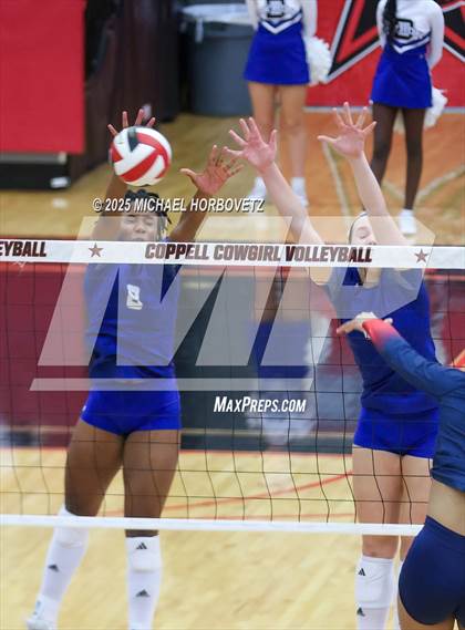 Thumbnail 1 in Allen vs. Byron Nelson (UIL 6A D1 Regional Semi-Final) photogallery.