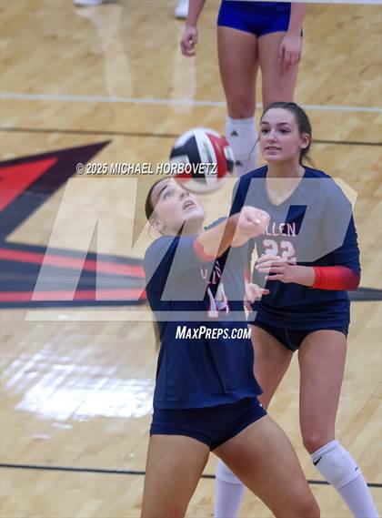 Thumbnail 3 in Allen vs. Byron Nelson (UIL 6A D1 Regional Semi-Final) photogallery.
