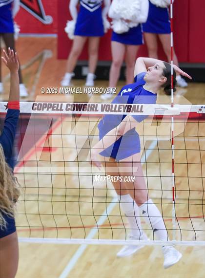 Thumbnail 3 in Allen vs. Byron Nelson (UIL 6A D1 Regional Semi-Final) photogallery.