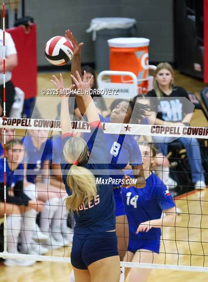 Thumbnail 2 in Allen vs. Byron Nelson (UIL 6A D1 Regional Semi-Final) photogallery.