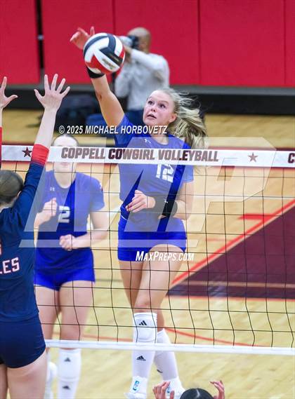 Thumbnail 2 in Allen vs. Byron Nelson (UIL 6A D1 Regional Semi-Final) photogallery.