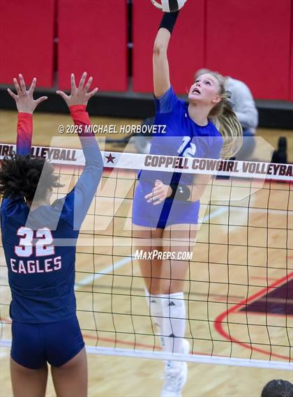 Thumbnail 3 in Allen vs. Byron Nelson (UIL 6A D1 Regional Semi-Final) photogallery.