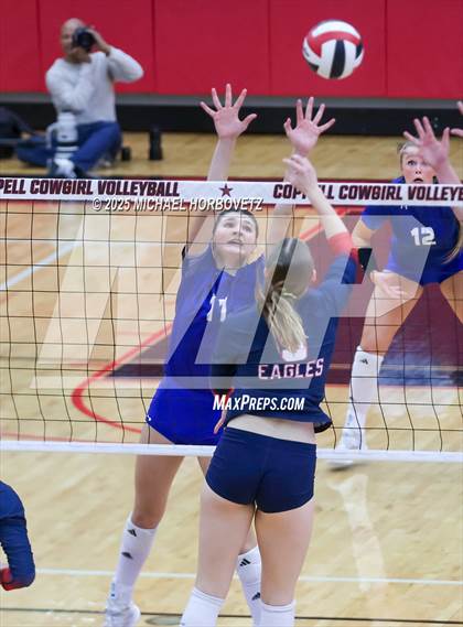 Thumbnail 2 in Allen vs. Byron Nelson (UIL 6A D1 Regional Semi-Final) photogallery.